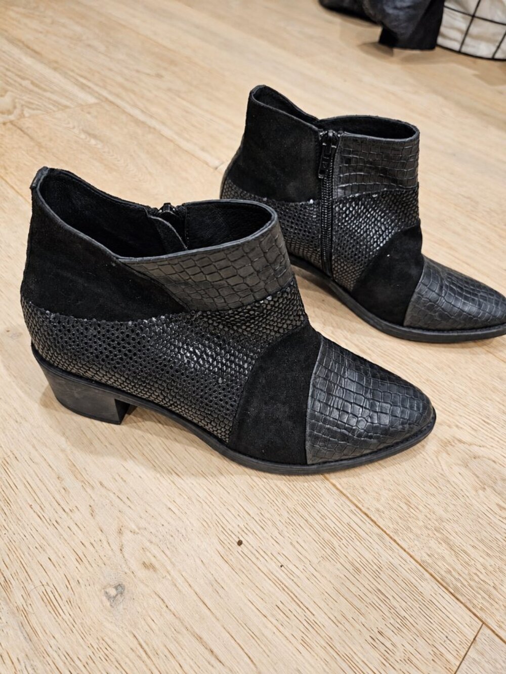 J. Metayer Black Leather & Suede Ankle Boots – EU 37 Wide